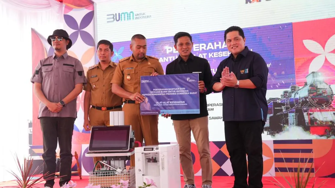 Pemberian bantuan alat-alat kesehatan yang diserahkan Yayasan BUMN untuk Indonesia kepada Pemprov Sumbar.