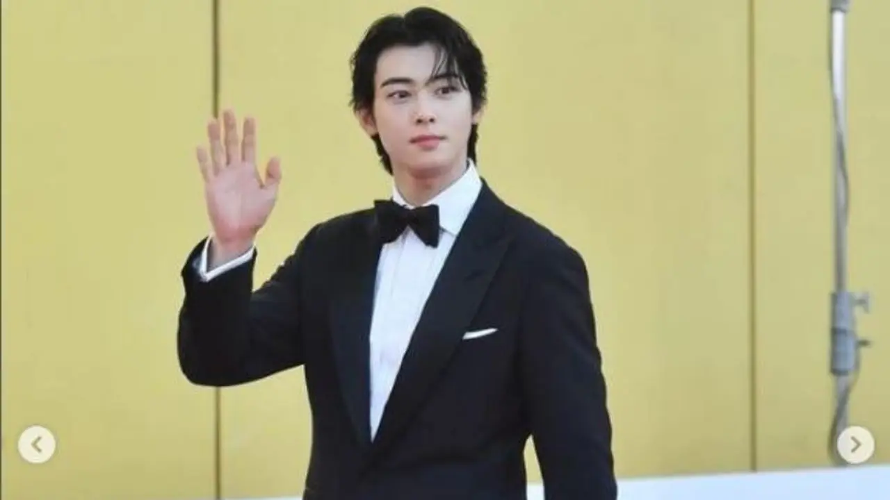 Tampilan Bintang Drama Korea di Karpet Merah Blue Dragon Series Awards 2023