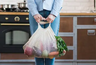 Bring you own bag. (Photo: Freepik)