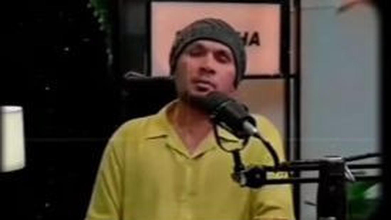 Pada saat itu, Rasulullah SAW disebut tengah melakukan perjalanan Isra' Miraj ke langit.