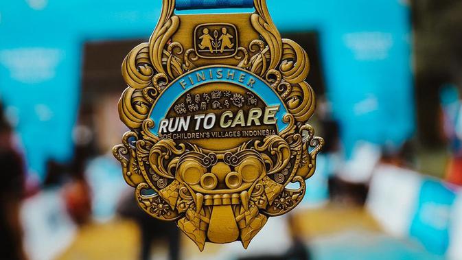 Medali yang diberikan oleh panitian Run To Care 2021 kepada para peserta yang berhasil menempuh jarak sejauh 150 km.