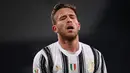 Arthur Melo. Gelandang Juventus ini didatangkan dari Barcelona via proses barter dengan Miralem Pjanic pada awal musim lalu. Untuk melengkapi proses tersebut, Juventus mesti mengeluarkan biaya 72 juta euro. Tak sesuai ekspektasi, Melo cuma mencetak 1 gol dari 32 laga. (Foto: AFP/Marco Bertorello)