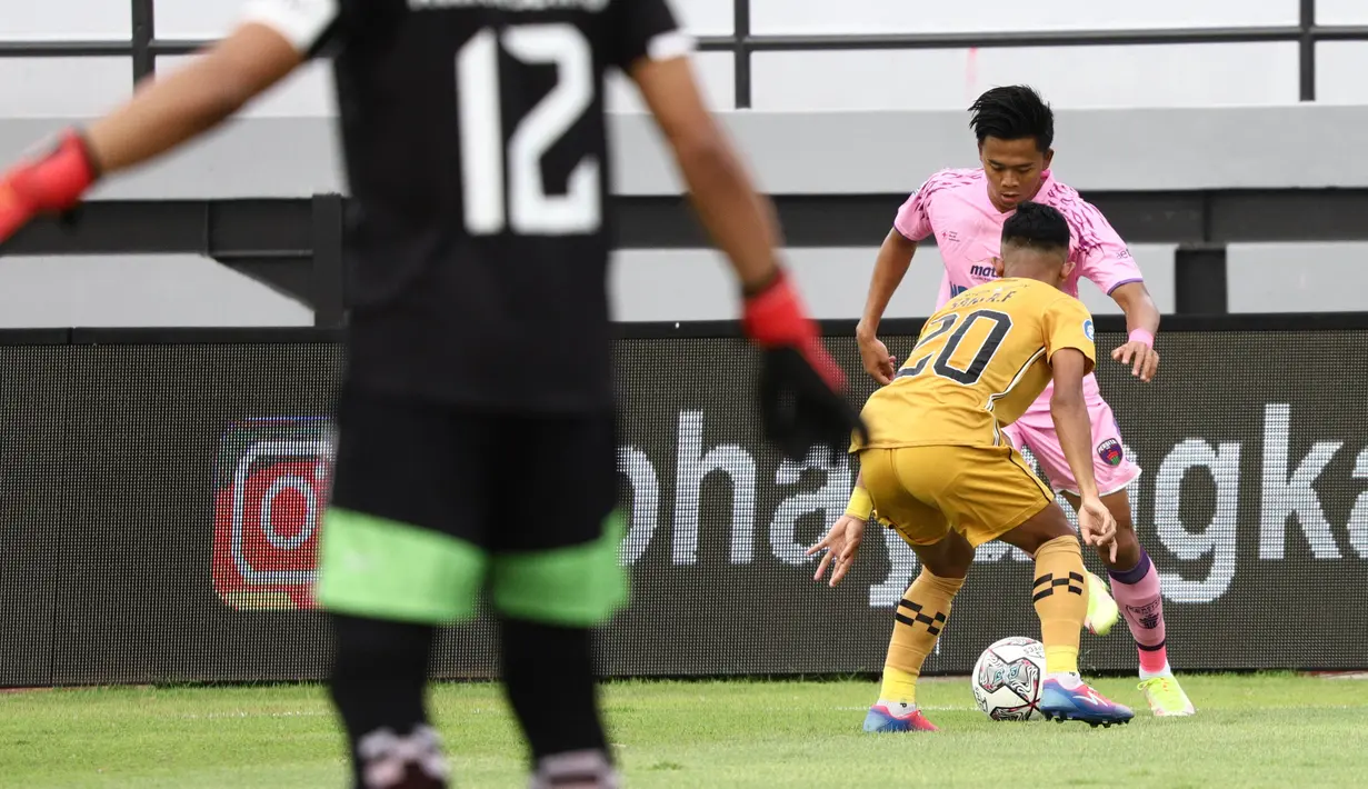 Persita mampu terhindar dari kekalahan setelah kembali meraih gol pada babak kedua. Mohammad Edo Febriansyah membobol gawang Bhayangkara FC pada menit ke-69. (Dok Persita)