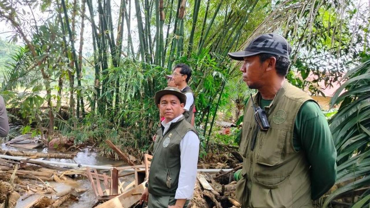 Menteri Kehutanan Pimpin Pencarian Korban Banjir Agam, Prioritaskan Evakuasi dan Pemulihan