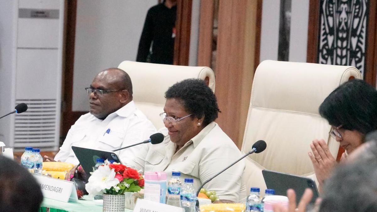 Wamendagri: Pembangunan jadi Titik Awal Kebangkitan Masyarakat Papua Tengah