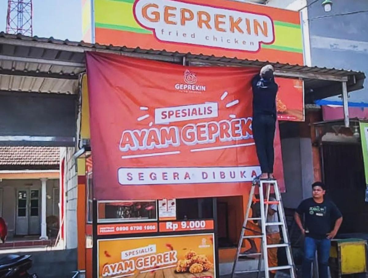 Outlet ayam geprek "Geprekin" Mirza Muhrosni