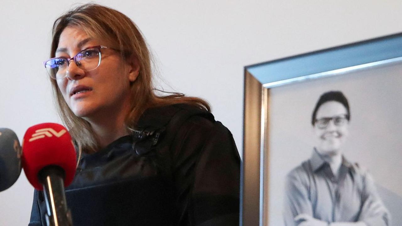 Sementara itu, Veronica Sarauz, mantan istri capres Ekuador Fernando Villavicencio sempat menyampaikan keterangannya dalam konferensi pers setelah suaminya tewas ditembak usai acara kampanye, di Quito, Ekuador.