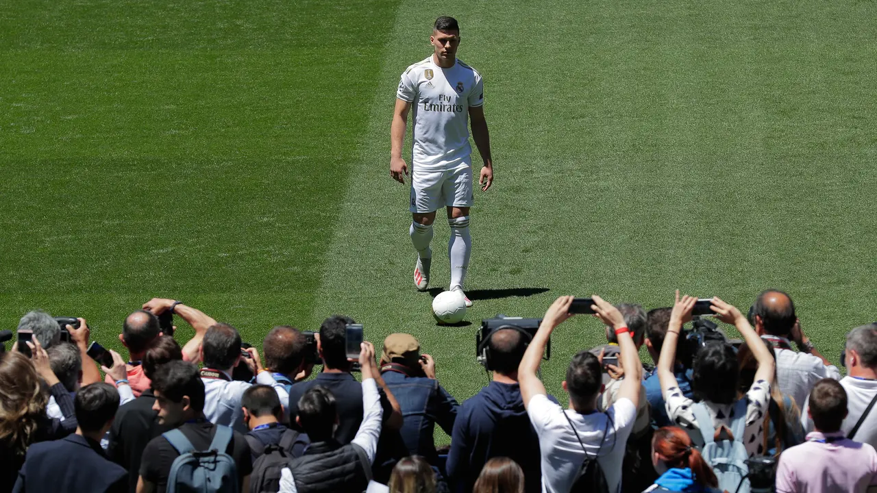 Luka Jovic Resmi Diperkenalkan Jadi Pemain Baru Real Madrid