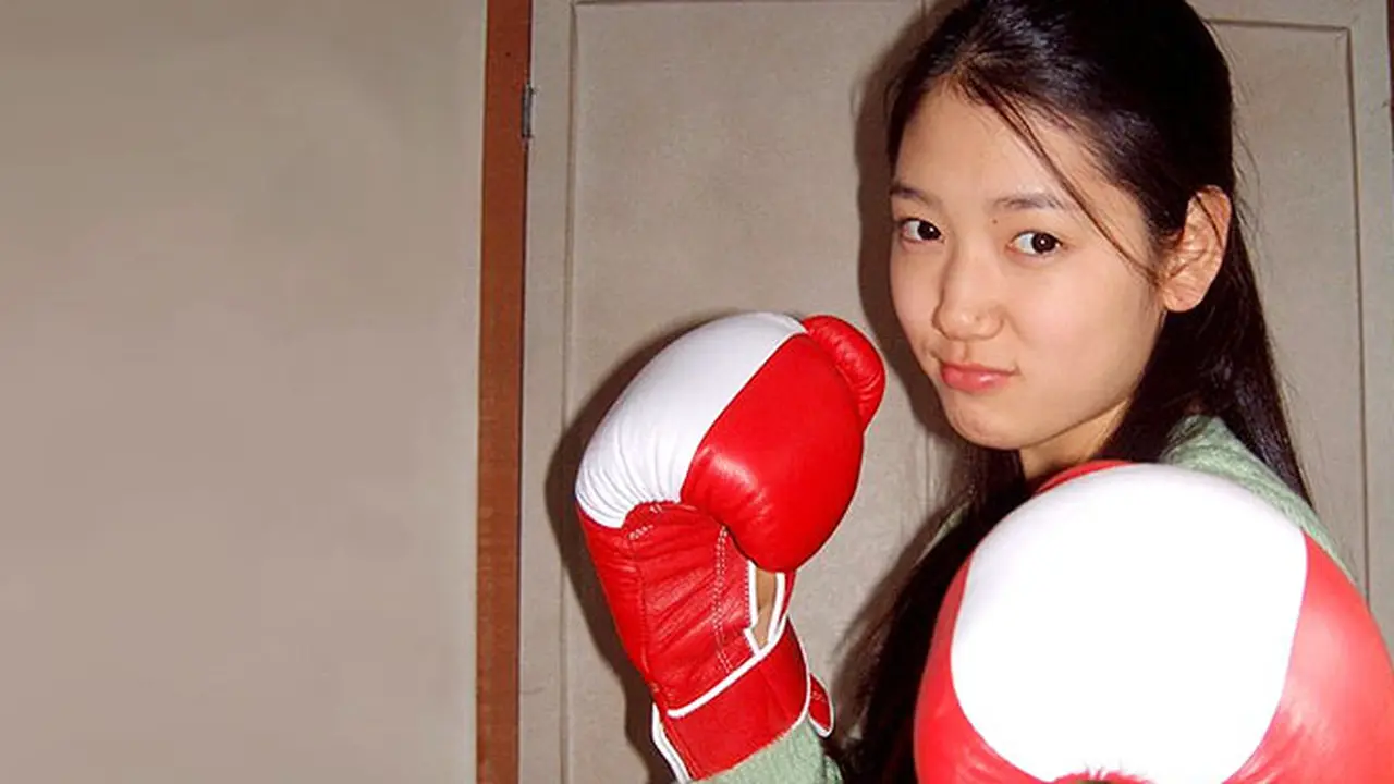park_shin_hye_121219.jpg
