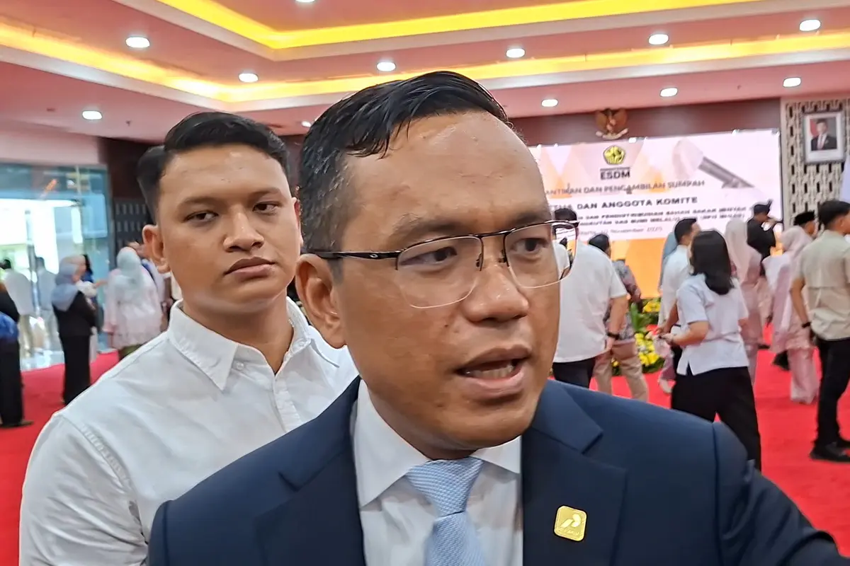 Direktur Utama PT Pertamina (Persero), Simon Aloysius Mantiri di Kantor Kementerian ESDM, Jakarta, Senin (10/11/2025). (Liputan6.com/Arief)