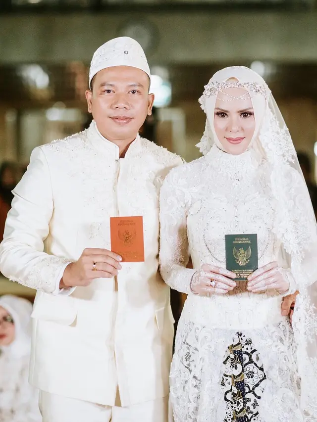 [Bintang] Vicky Prasetyo dan Angel Lelga