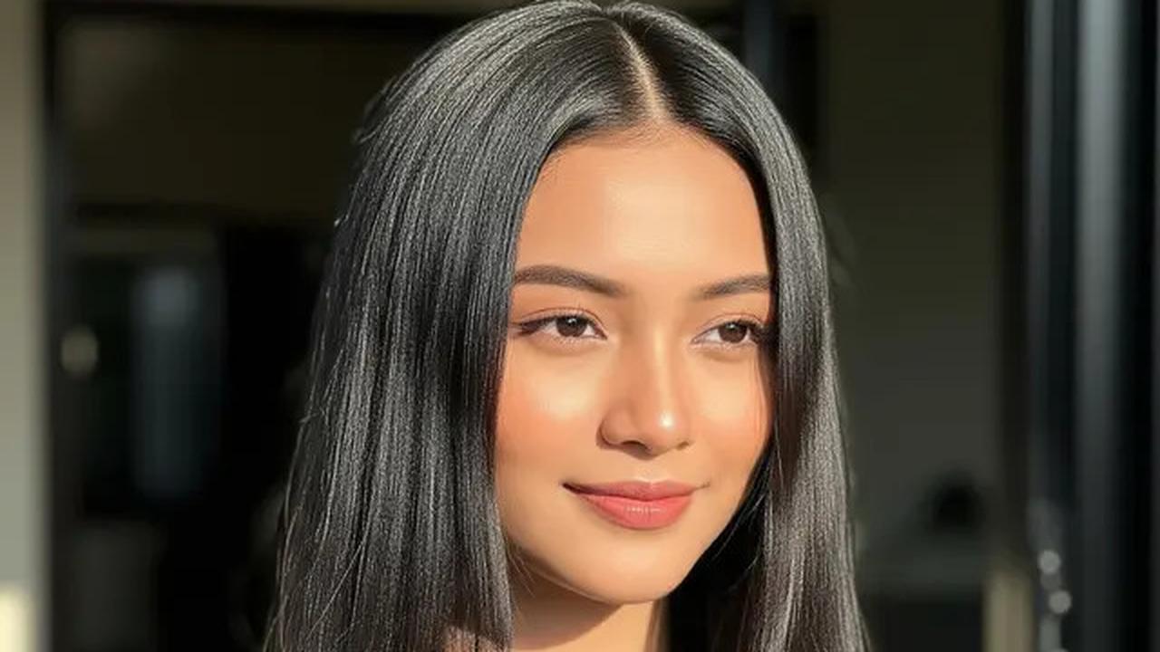 9 Model Rambut Panjang Lurus Belah Tengah Kekinian, Tampil Stylish Setiap Hari