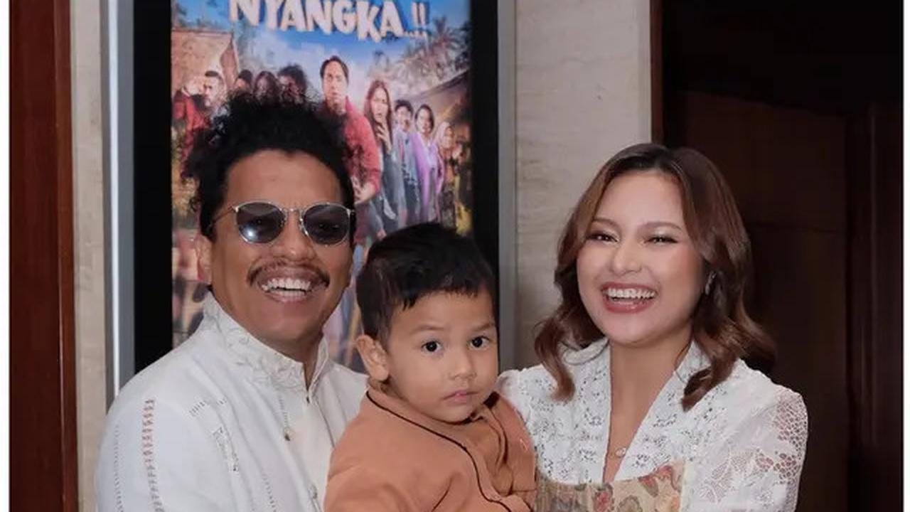 6 Potret Kebaya Brokat Indah Permatasari di Premiere 'Gak Nyangka', Detailnya Unik