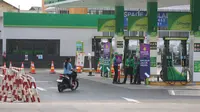 Dalam beberapa pekan terakhir, SPBU swasta, terutama Shell Indonesia dan BP-AKR, mengalami kekosongan stok Bahan Bakar Minyak (BBM) non-subsidi. (Kapanlagi.com/Budy Santoso)