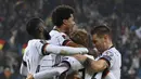 Para pemain Jerman merayakan gol Thomas Mueller (kedua kanan) ke gawang Rumania pada pertandingan Grup J kualifikasi Piala Dunia Qatar 2022 di Hamburg, Jerman, 8 Oktober 2021. (John MACDOUGALL/AFP)