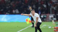 Atmosfer SUGBK saat Timnas Indonesia Bertanding Bikin John Herdman Takjub: Lagu Kebangsaan Begitu Bertenaga