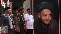 Ketua Umum PBNU KH. Said Aqil Siradj bersama Rais Am PBNU KH. Ma'ruf Amin, Panglima TNI Jenderal TNI Gatot Nurmantyo, dan Ketua Umum PKB Muhaimin Iskandar saat menghadiri acara kirab Resolusi Jihad NU di Jakarta, Kamis, (22/10).(Liputan6.com/Johan Tallo)