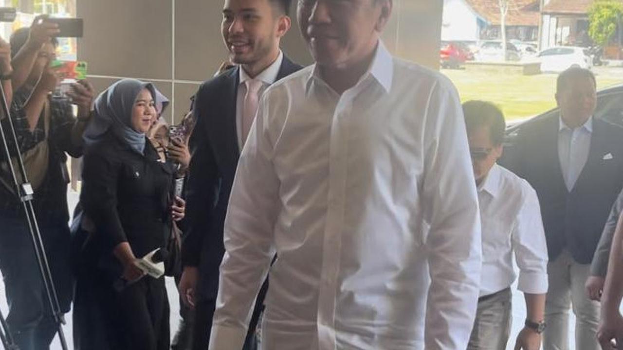 Jokowi bawa ijazah asli UGM