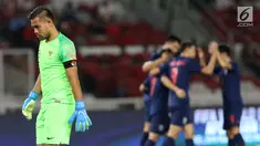 Penjaga gawang Timnas Indonesia, Andritany tertunduk lesu usai gawangnya dibobol pemain Thailand pada laga Grup G Penyisihan Kualifikasi Piala Dunia 2022 zona Asia di Stadion Utama Gelora Bung Karno, Jakarta, Selasa (10/9/2019). Indonesia kalah 0-3. (Liputan6.com/Helmi Fithriansyah)