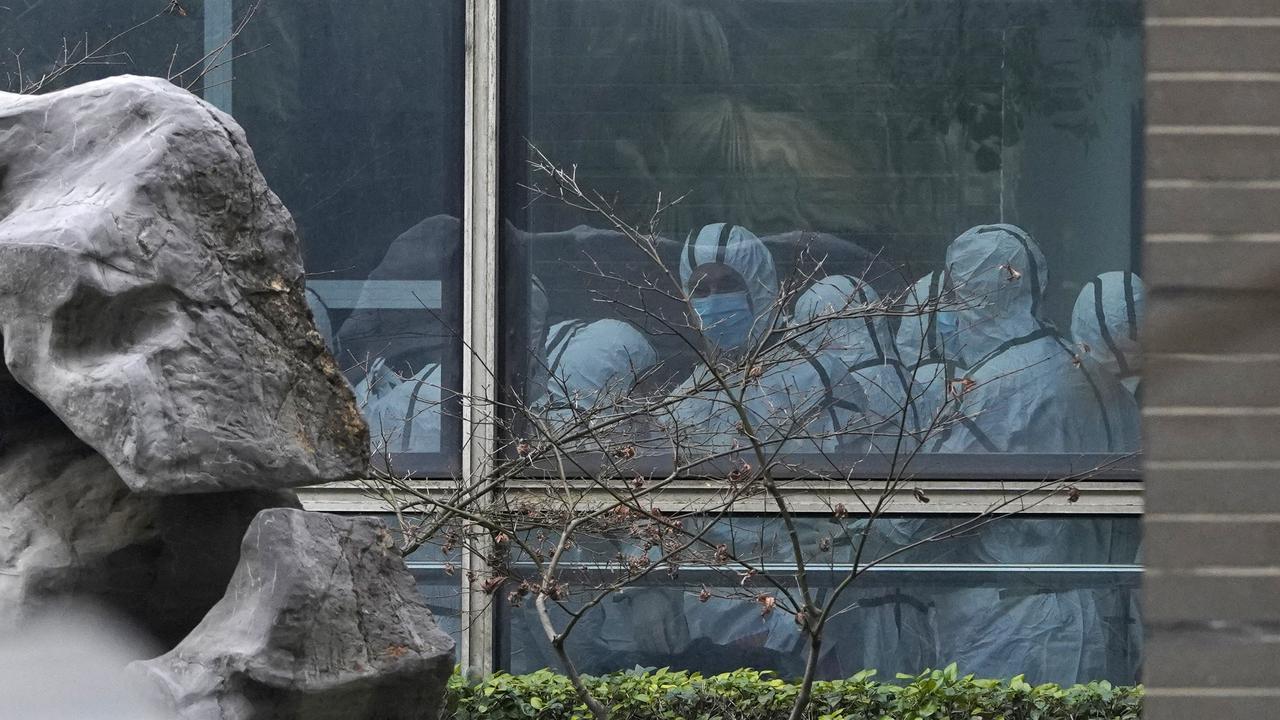 Kenakan APD Lengkap, Tim WHO Datangi Pusat Pengendalian Penyakit Provinsi Hubei