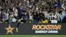 <p>Gelandang Real Madrid, Frederico Valverde berselebrasi setelah mencetak gol ke gawang AC Milan pada pertandingan eksibisi Soccer Champions Tour di Pasadena, California, Senin 24 Juli 2023). (AP Photo/Ashley Landis)</p>