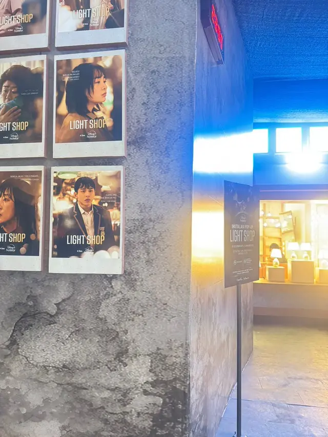 Instalasi bertajuk "Light Shop" hadir di Central Park (Dok/Fimela.com/Rianti Fitri Wulandari)