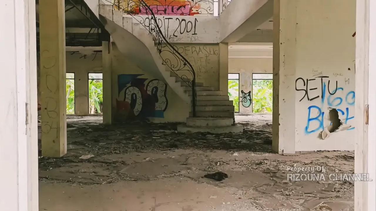 Dipenuhi coretan vandalisme