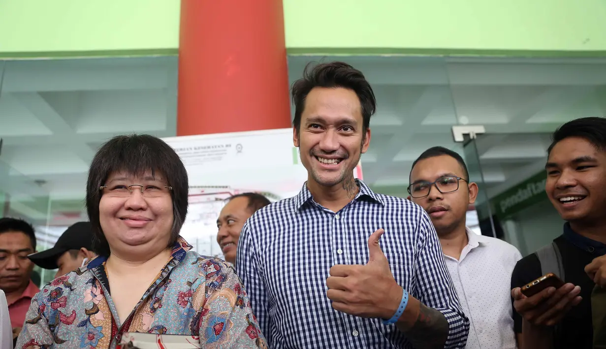 Dikabulkannya penangguhan penahanan ini oleh pihak berwajib dikarenakan alasan kesehatan Tora. Kabarnya alat kesehatan yang diperlukan Tora dalam menjalani perawatantidak tersedia di RSKO Cibubu, Jakarta Timur. (Nurwahyunan/Bintang.com)