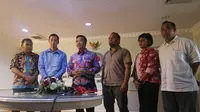 Menteri Pemuda dan Olahraga, Imam Nahrawi, menerima perwakilan Indonesia Olympians Association (IOA) di kantor Kemenpora, Rabu (11/10/2017). (Bola.com/Zulfirdaus Harahap)