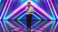 Bambang Atmaja dokter yang tampil di Britain's Got Talent . (Tangkapan layar YouTube/ Britain's Got Talent)