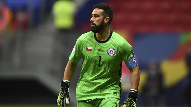 Foto Copa America: 5 Pemain Gaek yang Masih Berlaga di Turnamen CONMEBOL Copa America 2021, Bravo yang Tertua