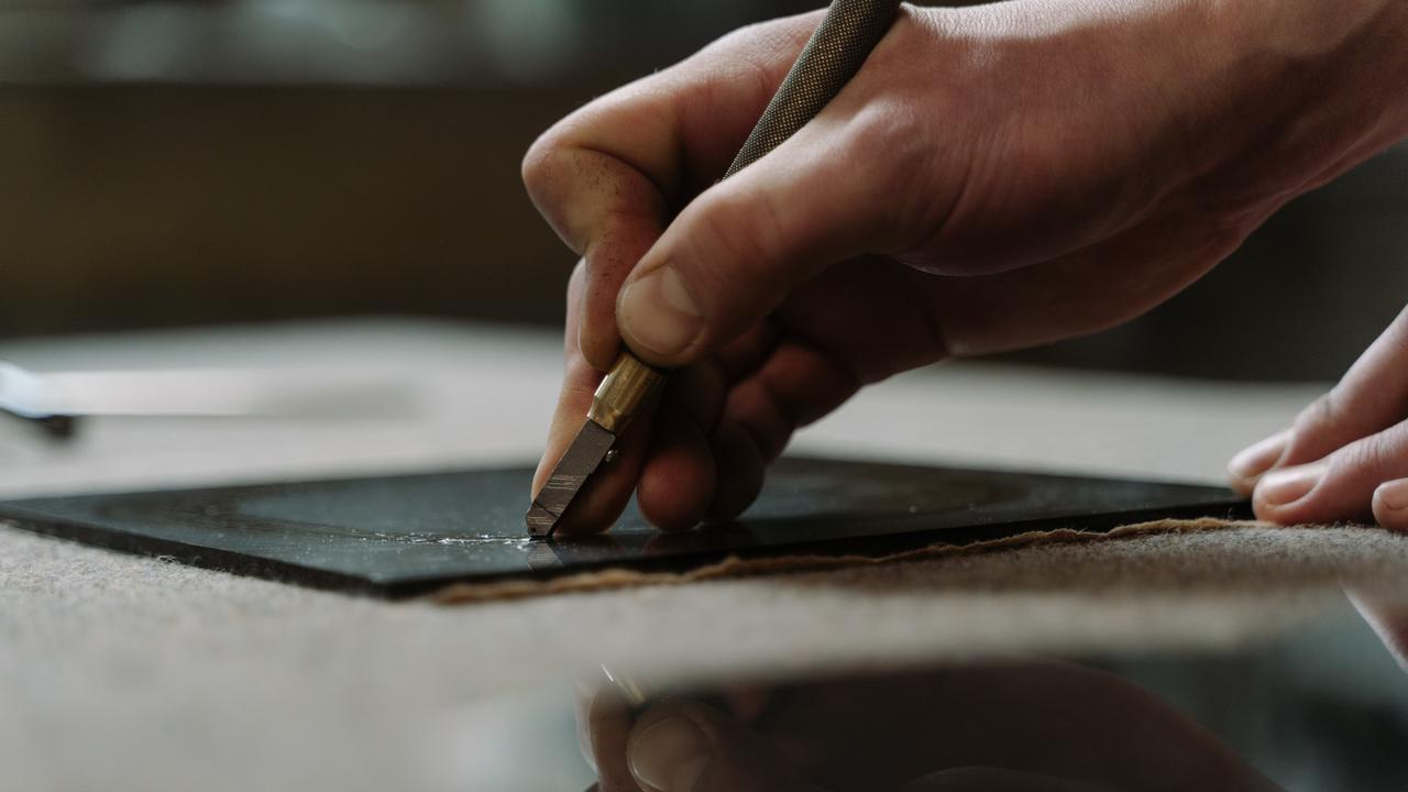 Cara Memotong Kaca (Photo by cottonbro from Pexels)