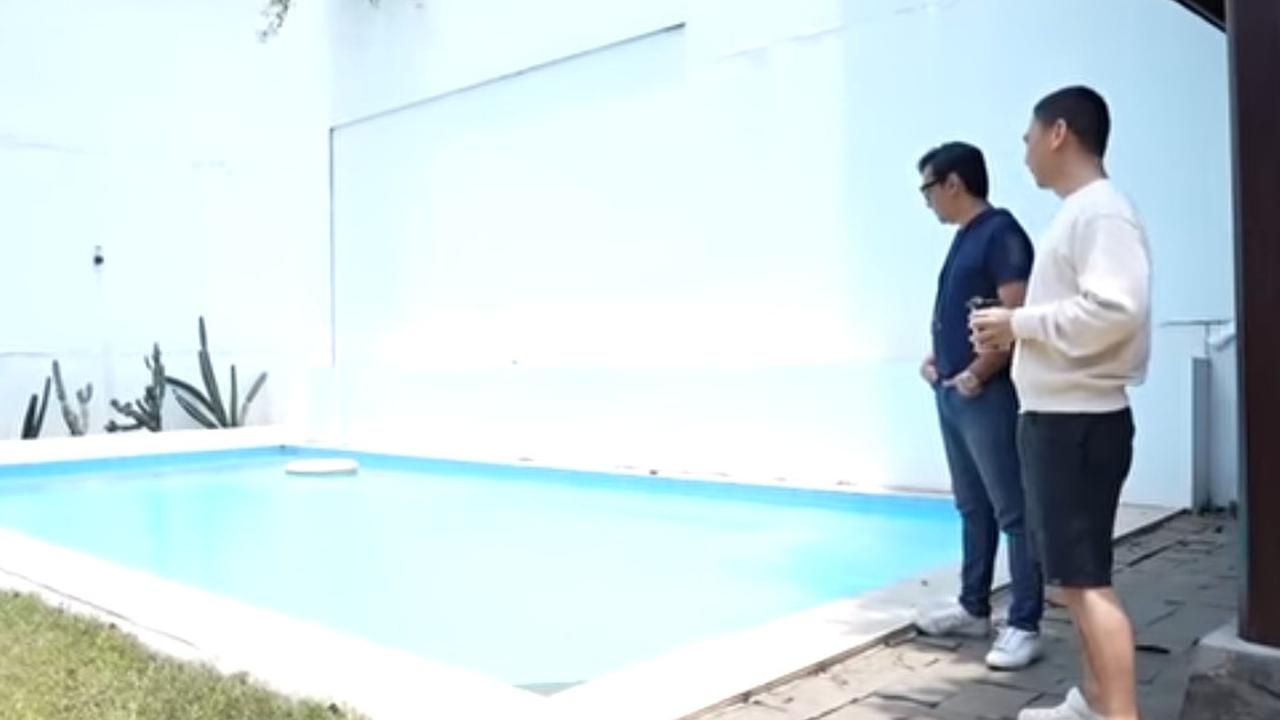 Andre Taulany Melongo Melihat Kantor Komika Raditya Dika Sejuk dan Nyaman, di Dalamnya Ada Kolam Renang