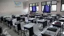 Petugas menyiapkan komputer/laptop  untuk ujian nasional berbasis komputer (computer based test/CBT) di SMP N 1, Jakarta, (7/5/2016). Sebanyak 280 siswa-siswi SMP Negeri 1 Jakarta mengikuti ujian nasional berbasis komputer. (Liputan6.com/Faizal Fanani)