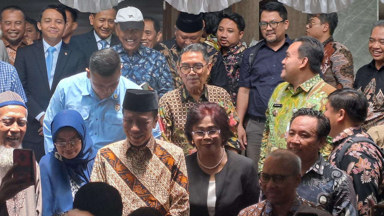 Jokowi Disebut Alumni Kebanggaan oleh Rektor UGM, Hadiri Rapat Senat Terbuka Dies Natalis Fakultas Kehutanan