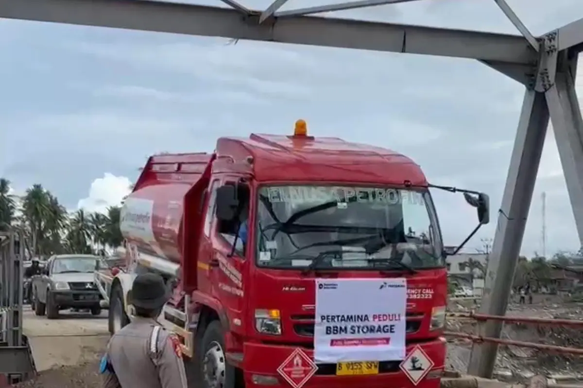 Pertamina Patra Niaga Regional Sumbagut terus menyalurkan bahan bakar minyak (BBM) ke wilayah terdampak banjir di Aceh. Salah satunya di Bireuen. Dok PPN