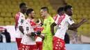 Pemain AS Monaco merayakan kemenangan atas PSG pada laga lanjutan Liga Prancis di Stadion Stade Louis II, Sabtu (21/11/2020) dini hari WIB. PSG takluk 2-3 oleh AS Monaco. (AFP/Valery Hache)