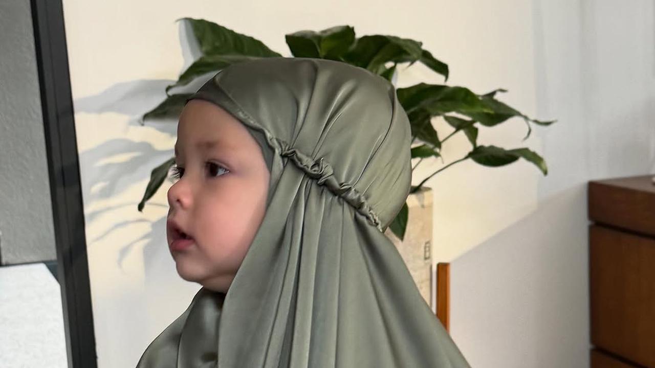 Potret Kamari saat Pakai Hijab Ini Bikin Netizen Gemas, Tampil Berbeda Hingga Dipanggil Bu Hajah