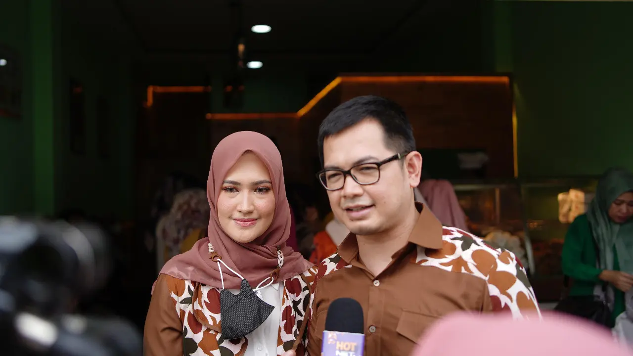 Tommy Kurniawan saat pembukaan gerai kulinernya.