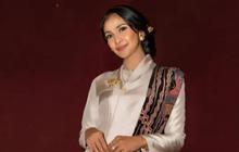 Foto Detail Kebaya Maudy Koesnaedi saat Gala Premier Film Believe, Anggun Memikat