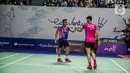 Ganda putra Indonesia Pramudya Kusumawardana/Yeremia Rambitan berselebrasi usai memasukan poin saat bertanding melawan Ben Lane/Sean Vendy dari Inggris dalam Indonesia Open 2022 di Istora Senayan, Jakarta, Rabu (15/6/2022). Pramudya Kusumawardana/Yeremia Rambitan menang dengan skor 21-19, 21-15. (Liputan6.com/Faizal Fanani)