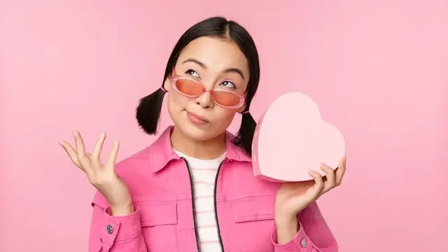 Inspirasi Girly Makeup Look dan Outfit Pink untuk Valentine’s Day (Foto/Sumber: Freepik)