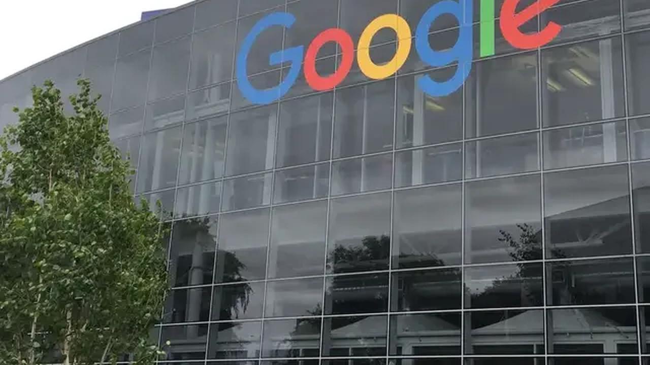 Namun menurut laporan New York Times, raksasa teknologi itu telah mengadakan diskusi bersama Washington Post, Wall Street Journal (News Corp), dan bahkan dengan New York Times sendiri.