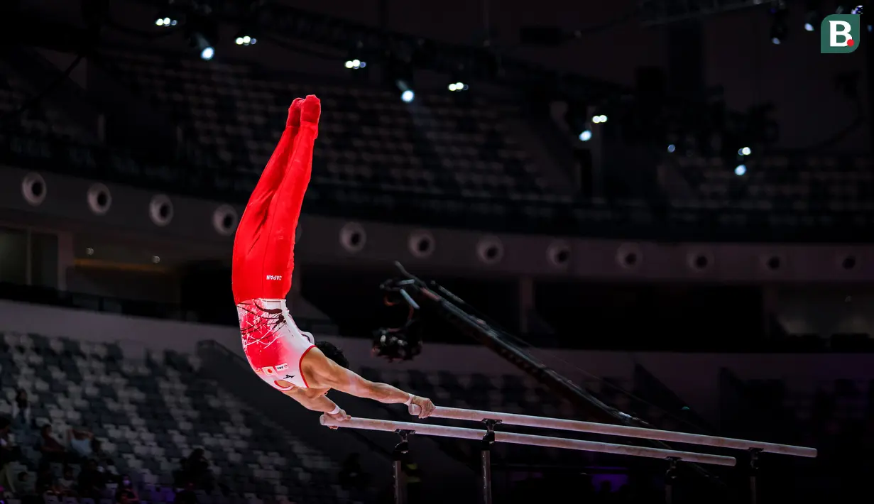 <p>Pesenam putra Jepang, Daiki Hashimoto beraksi dalam nomor palang horizontal pada babak kualifikasi Kejuaraan Dunia Gimnastik 2025 di Indonesia Arena, Senayan, Jakarta, Minggu (19/10/2025). (Bola.com/Bagaskara Lazuardi)</p>