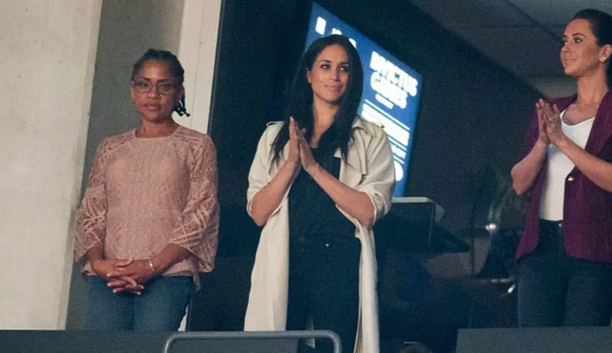 Sejauh ini, Meghan dan Pangeran Harry kerap diterpa rumor miring, salah satunya adalah Meghan disebut tengah berbadan dua padahal belum melangsungkan pernikahan. Kabar terbaru, mereka disebut sudah tunangan diam-diam. (AFP/Geoff Robins)