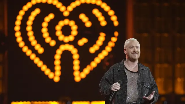 Sam Smith Beraksi di Panggung iHeartRadio Music Festival