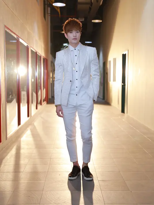 Lelaki yang menyukai genre musik pop sempat ditawarkan menyanyikan sebuah lagu dangdut. Namun diakui Lee hal itu tidaklah mudah. (Galih W. Satria/Bintang.com)