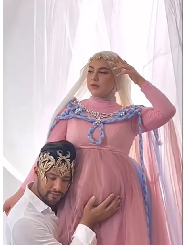 6 Potret Maternity Shoot Irish Bella dalam Berbagai Tema, Mesra Bareng Ammar Zoni