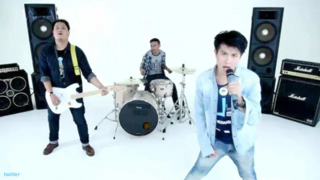 laroca-band-130522c.jpg