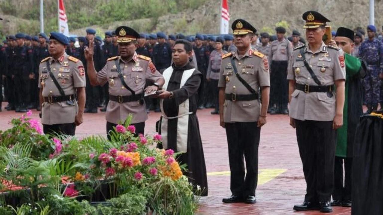 Sementara kepada Brigjen Petrus, Kapolda meminta agar segera beradatasi dengan tugas yang diberikan.<br>